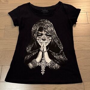 Large Limited Edition Au Guey Catrina Praying Short Sleeve Tee